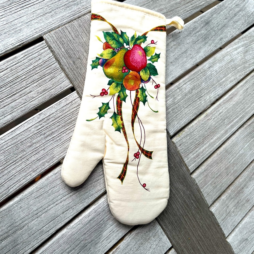 Lenox Holiday Oven Mitt